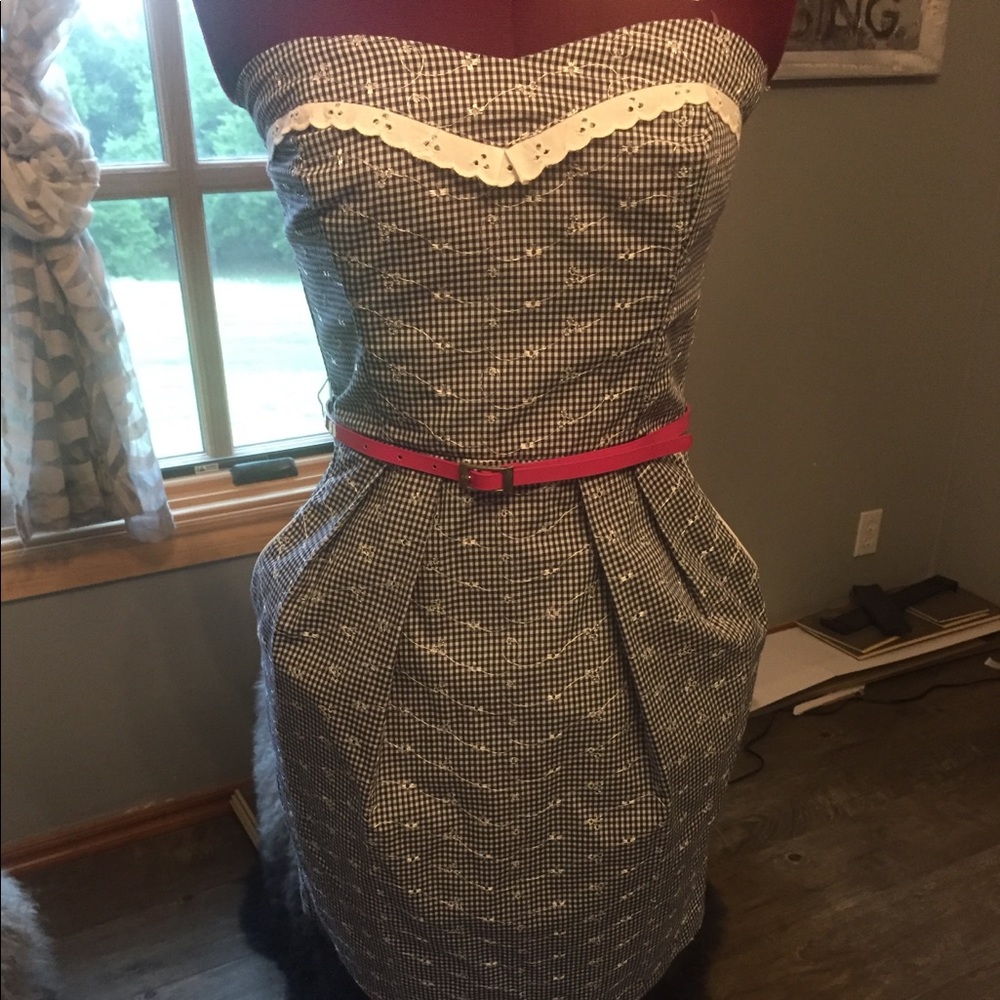 Gingham dress with pockets
